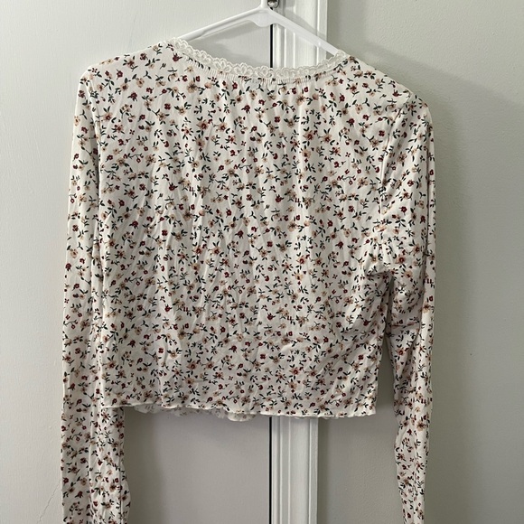 lace floral top - Picture 3 of 4